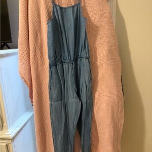 Denim jumpsuit. Tapered legs. Cute for running errands.